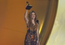 Shakira dedica a la comunidad inmigrante en EE.UU. su Grammy a mejor álbum de pop latino Shakira