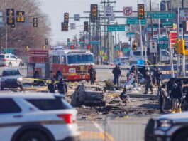 Al menos 6 muertos tras chocar un avión pequeño en zona urbana de Filadelfia accidente