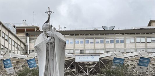Una vista general del hospital Agostino Gemelli de Roma, donde el Papa Francisco