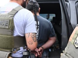 agentes de ICE arrestado una persona en Denver, Colorado