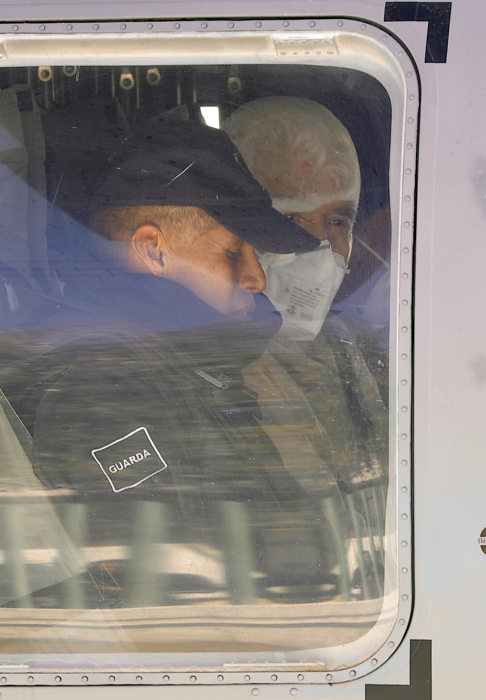 integrante de la Guardia Nacional (GN) acompañando el traslado en helicóptero del narcotraficante Rafael Caro Quintero