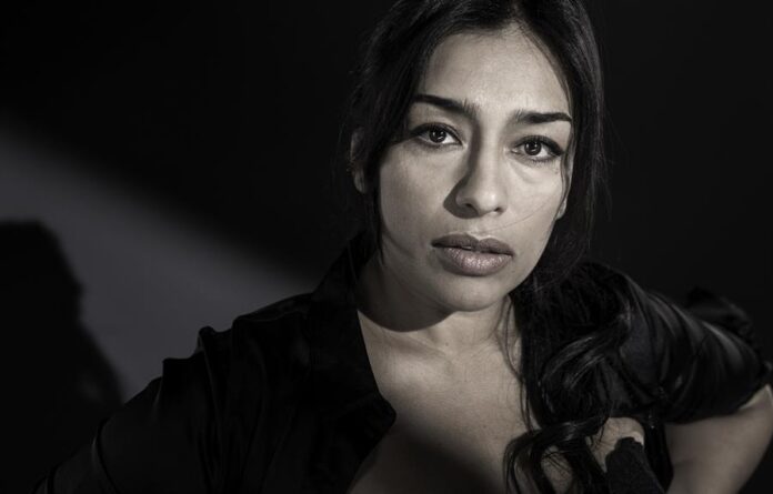 la actriz Adriana Paz,