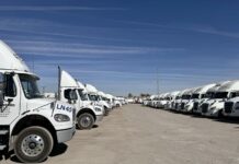 La incertidumbre persiste en la frontera de México pese a la pausa de aranceles de Trump vehículos de transporte de carga estacionados en Ciudad Juárez, en el estado de Chihuahua