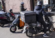 Vendedores ambulantes y repartidores se unen para pedir más protección en Nueva York Inmigrantes