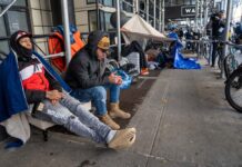 Protesta de inmigrantes venezolanos desalojados de un hotel de Nueva York