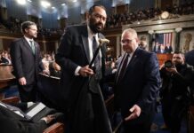 "Valió la pena" asegura representante demócrata tras ser expulsado del Congreso Al Green,