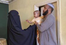 La vida de la bebé Nur y de miles de refugiados pende de un hilo por los recortes de Trump Ayman y Riyan, dos refugiados sudaneses de 33 años en El Cairo, huyeron de la guerra de Sudán en agosto de 2024