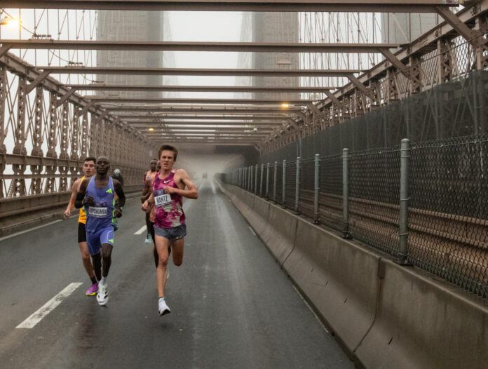 Kipchumba y Lokedi ganan una Media Maratón de Nueva York que estrena el Puente de Brooklyn