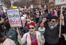 Decenas de personas participan en una manifestación este sábado, con motivo del Día Internacional de la Mujer (2)