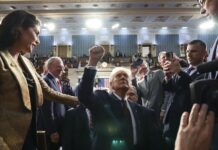 Trump pide fondos federales para "la mayor deportación de la historia" de EE.UU. Donald Trump