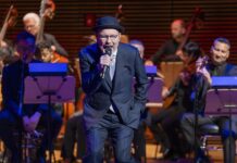 El cantante panameño Rubén Blades se presenta junto a la filarmónica de Nueva York