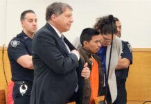 El guatemalteco Sebastián Zapeta (c), acusado de quemar viva a una mujer en el metro de Nueva York