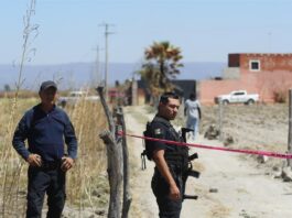 Integrantes de la fiscalía estatal resguardan este martes el Rancho Izaguirre, (2)