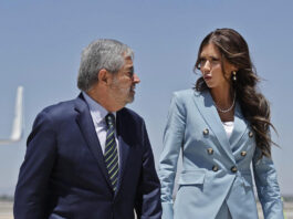 Juan Ramón de la Fuente, recibiendo a la secretaria de Seguridad Nacional de Estados Unidos, Kristi Noem