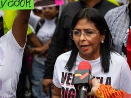 Venezuela exige a EE.UU. alejarse de sus costas y ocuparse de sus "terribles problemas" La vicepresidenta ejecutiva de Venezuela, Delcy Rodríguez
