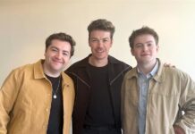 Los actores de la película 'Warfare' Michael Gandolfini (i), Will Poulter (c), y Kit Connor