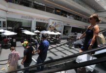 Vista-de-una-plaza-comercial-1