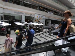 Vista-de-una-plaza-comercial-1