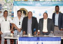 el presidente de la Organización Francisco Morazán de Honduras, Orlando López, y Tony Frazier