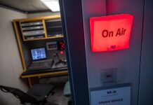 financiar a la radio y televisión públicas