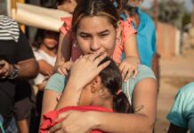 Venezolanos deportados a El Salvador "no son ningunos delincuentes", aseguran familiares