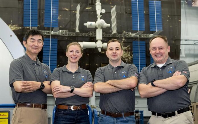 los miembros de la tripulación del Crew-11 de SpaceX