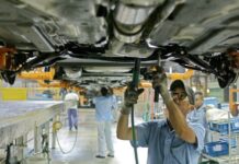 Trump presume de política arancelaria para atraer industria automotriz de Canadá y México sector automotriz