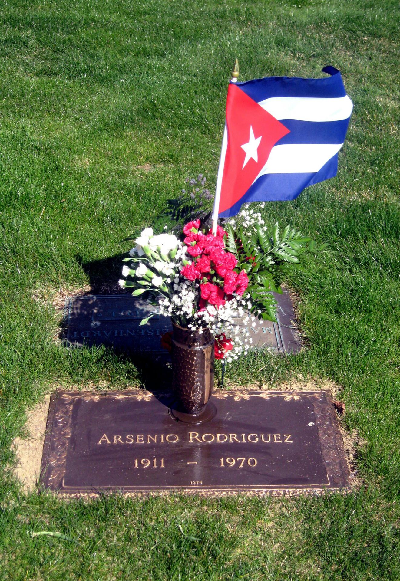 tumba del m&uacute;sico y compositor cubano Arsenio Rodr&iacute;guez en el Cementerio y Mausoleo de Ferncliff situado en la ciudad de Greenburgh, Nueva York