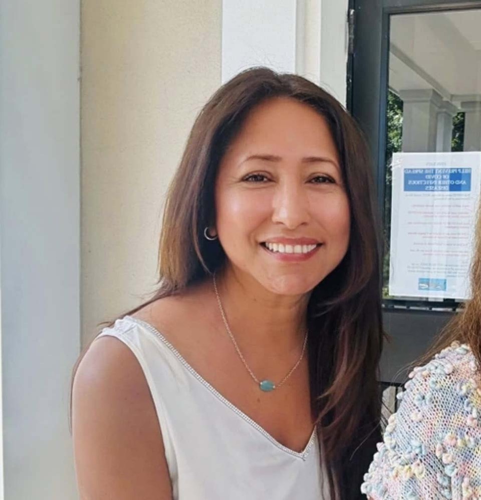  GLORIA ROBLES