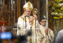 El cardenal Dolan, sobre la imagen de Trump vestido de papa: "No ha estado bien" Timothy Dolan
