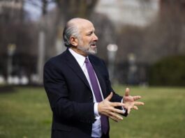 Secretario de Comercio dice que los aranceles estarán en vigor durante "semanas" Howard Lutnick0
