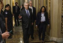 Trump critica a senadores republicanos contrarios a imponer aranceles a Canadá