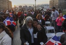 Alcaldía de Nueva York se viste con colores de bandera dominicana por víctimas de Jet Set