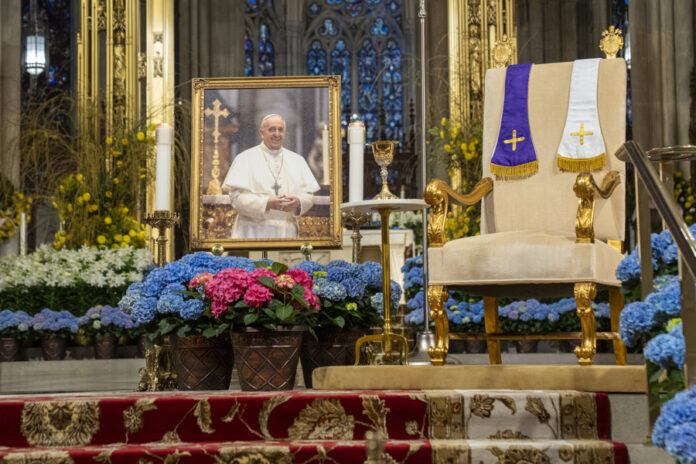 Catedral de San Patricio rinde homenaje al Papa Francisco Catedral de San Patricio rinde homenaje al Papa Francisc