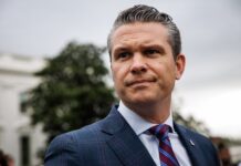 Trump defiende al secretario de Defensa entre rumores de destitución