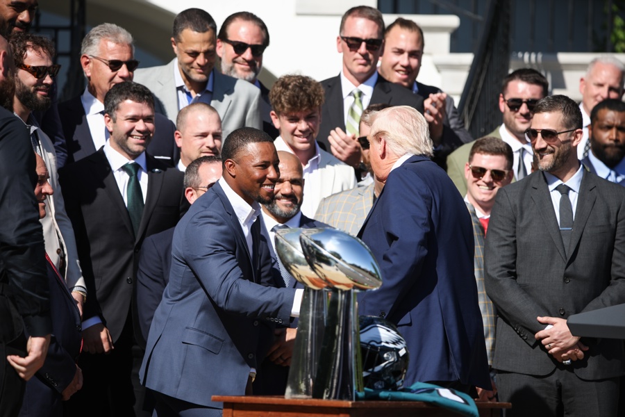 Trump recibe en la Casa Blanca a los Eagles