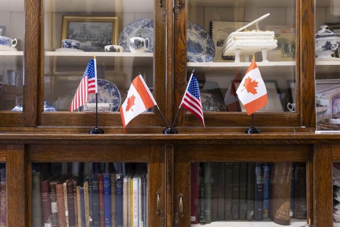 banderas de Canada y EE.UU.