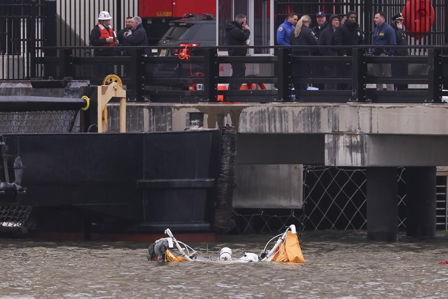 caer helic&oacute;ptero en r&iacute;o Hudson de Nueva York (2)