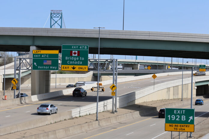 En Detroit, un giro equivocado puede acabar en deportación sumaria con el Gobierno Trump puente Ambassador, que une a Detroit con Windsor