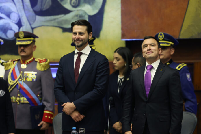 Noboa llega al Parlamento de Ecuador para la investidura que inaugurará su nuevo mandato