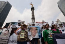 Mexicanas protestan por sus desaparecidos el Día de las Madres: "estamos muertos en vida"