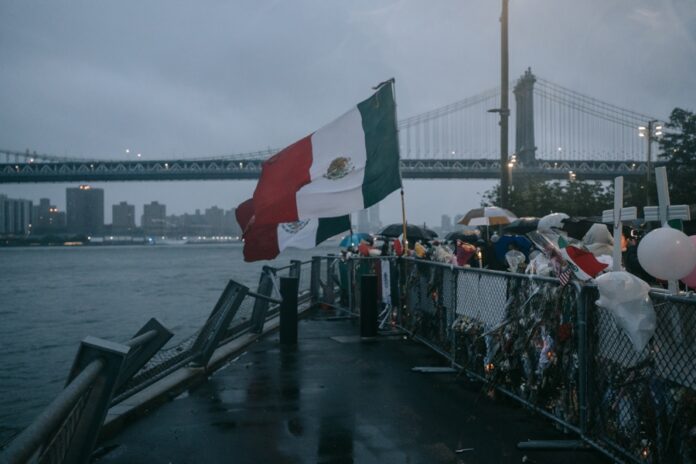 Nueva York recuerda a víctimas del Cuauhtémoc