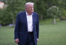 Conferencia católica acusa a Trump de burlarse de la fe por foto vestido de papa Donald J Trump