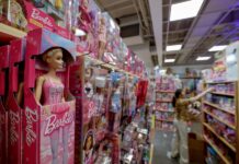 Mattel prevé subir sus precios por los aranceles de EE.UU. y tras alusión de Trump a muñecas barbie