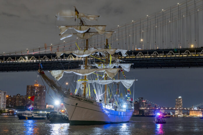 Al menos dos heridos graves al chocar el velero Cuauhtémoc con el puente de Brooklyn Al menos dos heridos graves al chocar el velero Cuauhtémoc con el puente de Brooklyn