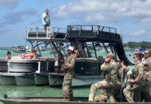 Suspenden a 18 militares por disparar balas de fogueo en playa pública de Florida