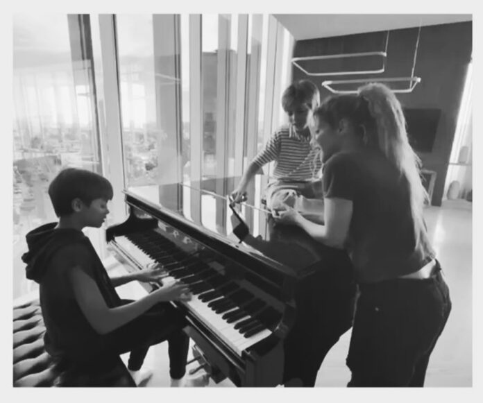 Los hijos de Shakira y Piqué debutan en la música con el tema 'The One' Los hijos de Shakira y Piqué debutan en la música con el tema 'The One'