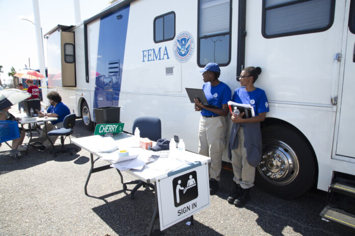 EE.UU. afronta una temporada de desastres con recortes a su agencia de emergencia FEMA