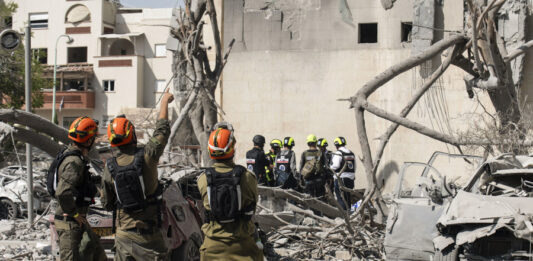 Mueren al menos cuatro personas tras nuevo ataque iraní contra Beersheva, sur de Israel