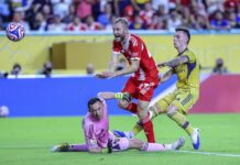 2-1. El Bayern se sobrepone a la 'mini Bombonera' y se clasifica a los octavos del Mundial